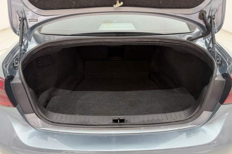 Used Infiniti Q50L 2018 2.0T Enjoyment Version China V Standard Trunk