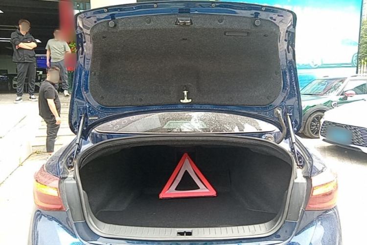 Used Infiniti Q50L 2018 2.0T Enjoyment Version China VI Standard Trunk