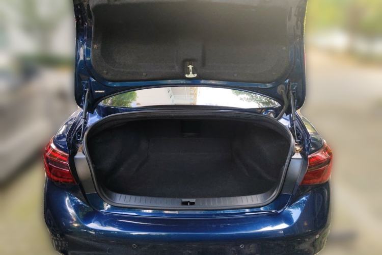 Used Infiniti Q50L 2018 2.0T Enjoyment Version China VI Standard Trunk