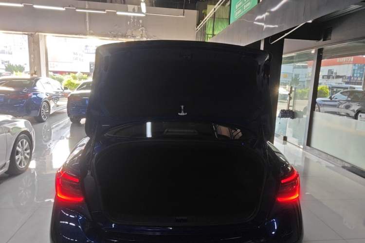 Used Infiniti Q50L 2018 2.0T Enjoyment Version China VI Standard Trunk