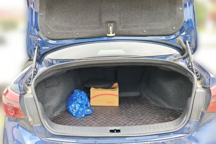 Used Infiniti Q50L 2018 2.0T Comfort Edition China VI Standard Trunk