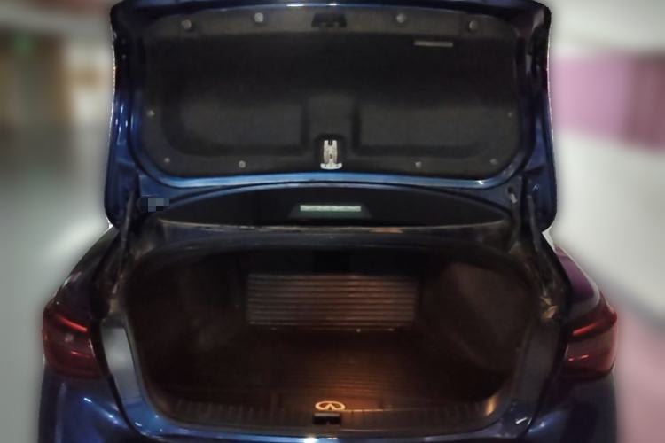 Used Infiniti Q50L 2018 2.0T Comfort Edition China VI Standard Trunk