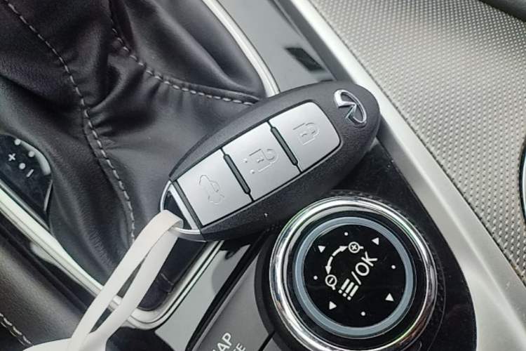 Used Infiniti Q50L 2018 2.0T Enjoyment Version China VI Standard Vehicle Key