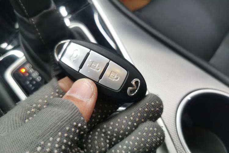 Used Infiniti Q50L 2018 2.0T Enjoyment Version China VI Standard Vehicle Key