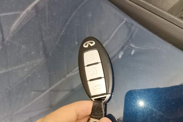 Used Infiniti Q50L 2018 2.0T Comfort Edition China VI Standard Vehicle Key