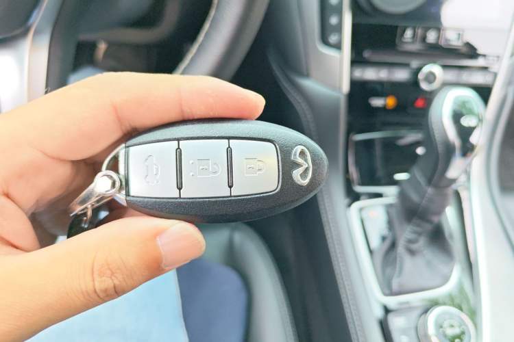 Used Infiniti Q50L 2018 2.0T Enjoyment Version China VI Standard Vehicle Key