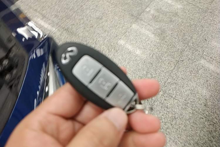 Used Infiniti Q50L 2018 2.0T Enjoyment Version China VI Standard Vehicle Key