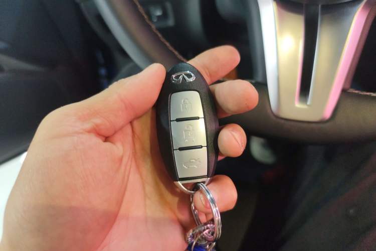 Used Infiniti Q50L 2018 2.0T Comfort Edition China VI Standard Vehicle Key