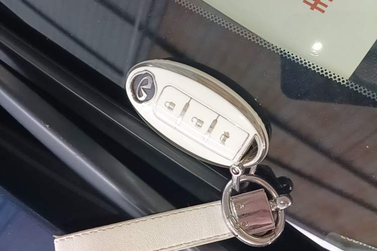 Used Infiniti Q50L 2018 2.0T Enjoyment Version China V Standard Vehicle Key