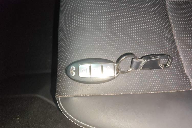Used Infiniti Q50L 2018 2.0T Enjoyment Version China VI Standard Vehicle Key