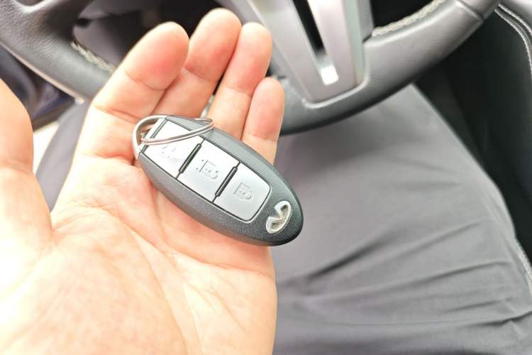 Used Infiniti Q50L 2018 2.0T Enjoyment Version China VI Standard Vehicle Key