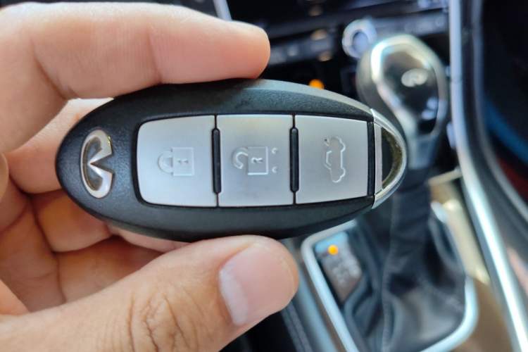 Used Infiniti Q50L 2018 2.0T Comfort Edition China V Standard Vehicle Key