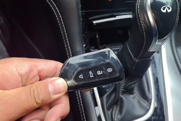 Used Infiniti Q50L 2018 2.0T Enjoyment Version China V Standard Vehicle Key