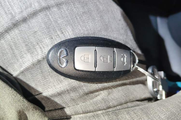 Used Infiniti Q50L 2018 2.0T Enjoyment Version China VI Standard Vehicle Key