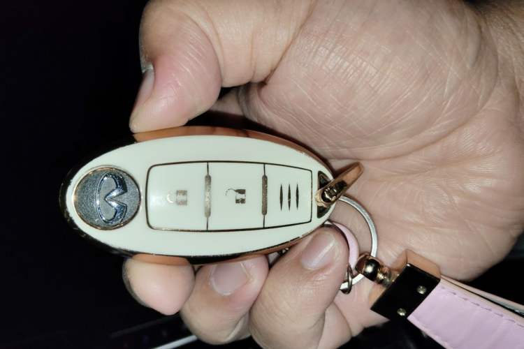 Used Infiniti Q50L 2018 2.0T Enjoyment Version China VI Standard Vehicle Key