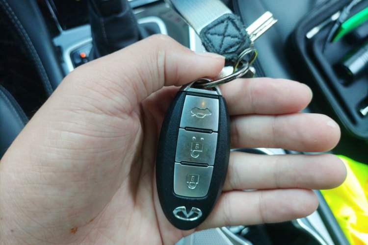 Used Infiniti Q50L 2018 2.0T Enjoyment Version China VI Standard Vehicle Key