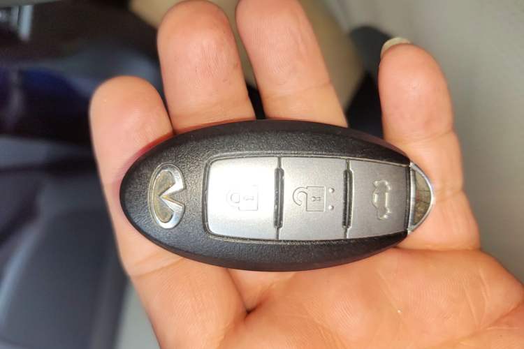 Used Infiniti Q50L 2018 2.0T Enjoyment Version China VI Standard Vehicle Key