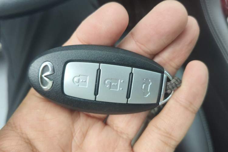 Used Infiniti Q50L 2018 2.0T Enjoyment Version China VI Standard Vehicle Key