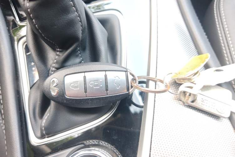 Used Infiniti Q50L 2018 2.0T Enjoyment Version China VI Standard Vehicle Key