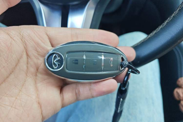 Used Infiniti Q50L 2018 2.0T Enjoyment Version China VI Standard Vehicle Key