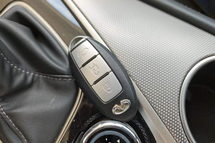 Used Infiniti Q50L 2018 2.0T Enjoyment Version China VI Standard Vehicle Key