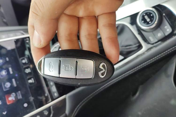 Used Infiniti Q50L 2018 2.0T Comfort Edition China VI Standard Vehicle Key