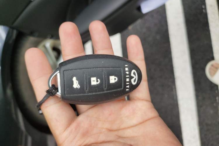 Used Infiniti Q50L 2018 2.0T Comfort Edition China VI Standard Vehicle Key