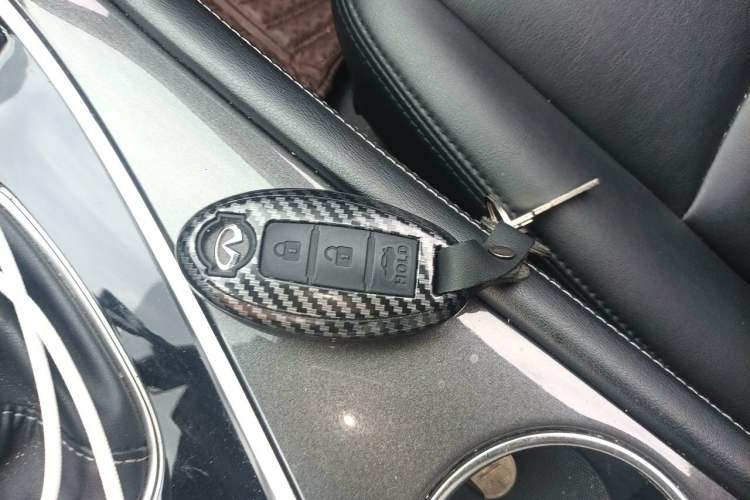 Used Infiniti Q50L 2018 2.0T Comfort Edition China VI Standard Vehicle Key