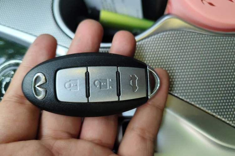 Used Infiniti Q50L 2018 2.0T Enjoyment Version China VI Standard Vehicle Key
