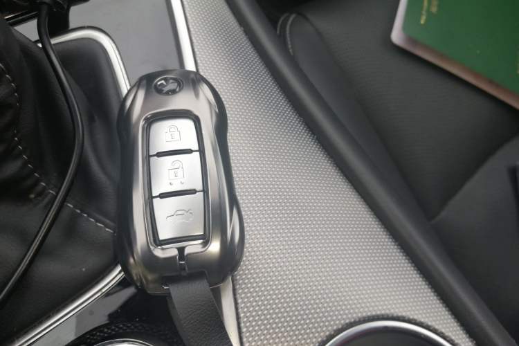 Used Infiniti Q50L 2018 2.0T Enjoyment Version China VI Standard Vehicle Key