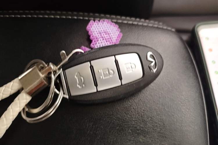 Used Infiniti Q50L 2018 2.0T Comfort Edition China V Standard Vehicle Key