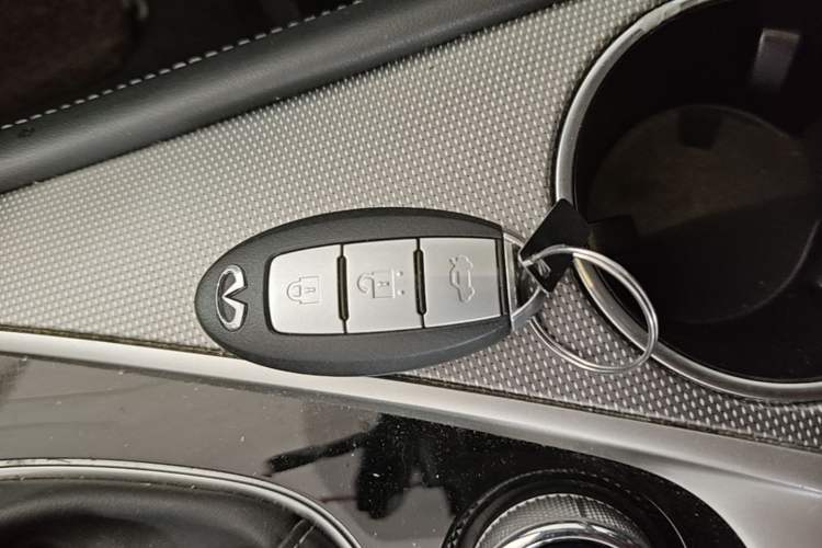 Used Infiniti Q50L 2018 2.0T Enjoyment Version China VI Standard Vehicle Key