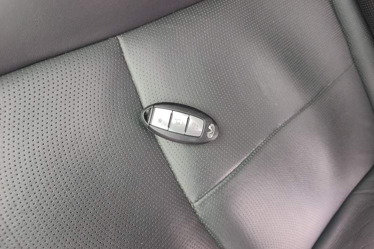 Used Infiniti Q50L 2018 2.0T Enjoyment Version China VI Standard Vehicle Key