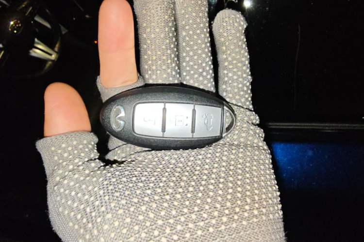 Used Infiniti Q50L 2018 2.0T Enjoyment Version China VI Standard Vehicle Key