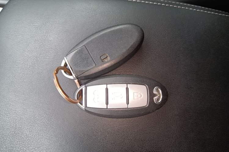 Used Infiniti Q50L 2018 2.0T Enjoyment Version China VI Standard Vehicle Key