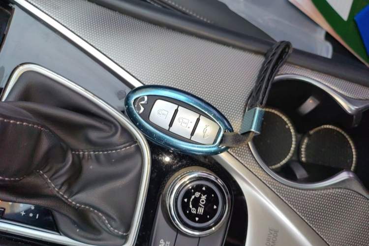 Used Infiniti Q50L 2018 2.0T Enjoyment Version China VI Standard Vehicle Key