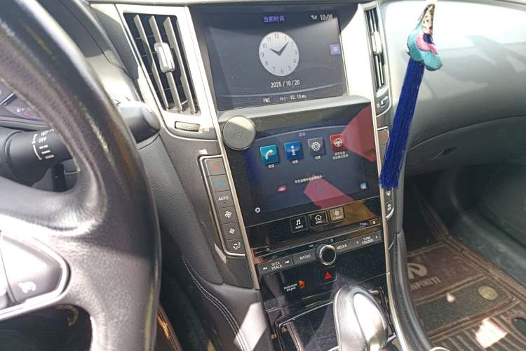 Used Infiniti Q50L 2018 2.0T Comfort Edition China V Standard Audio And AC Panel