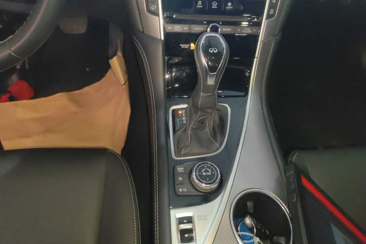Used Infiniti Q50L 2018 2.0T Enjoyment Version China V Standard Gear Lever