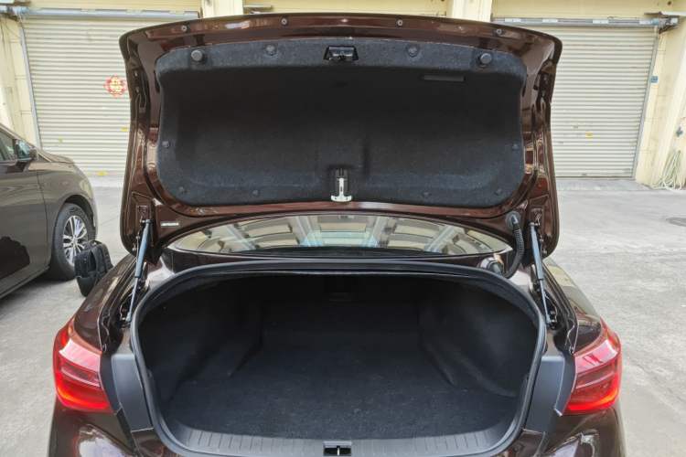 Used Infiniti Q50L 2018 2.0T Enjoyment Version China V Standard Trunk