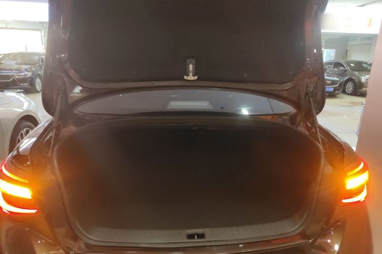 Used Infiniti Q50L 2018 2.0T Enjoyment Version China V Standard Trunk