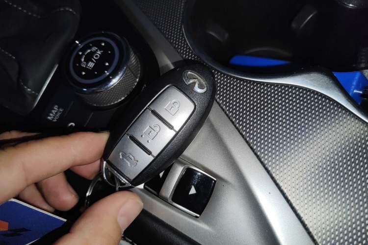 Used Infiniti Q50L 2018 2.0T Enjoyment Version China V Standard Vehicle Key