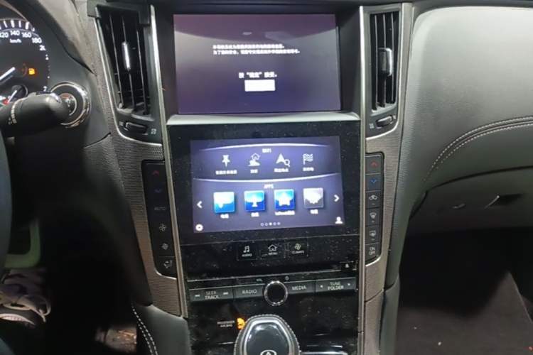 Used Infiniti Q50L 2018 2.0T Enjoyment Version China VI Standard Audio And AC Panel