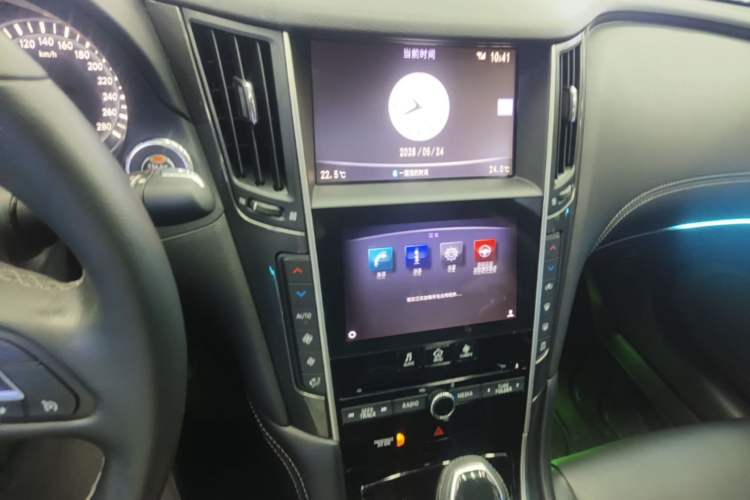 Used Infiniti Q50L 2018 2.0T Comfort Edition China VI Standard Audio And AC Panel
