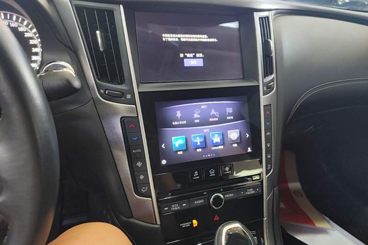 Used Infiniti Q50L 2018 2.0T Enjoyment Version China VI Standard Audio And AC Panel