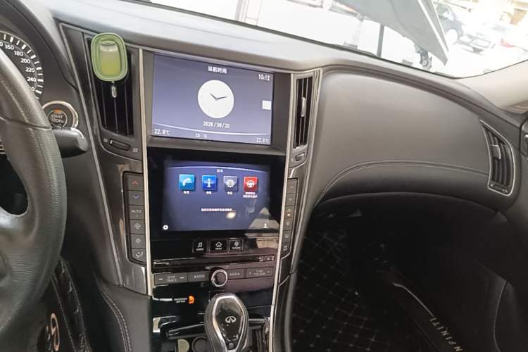 Used Infiniti Q50L 2018 2.0T Comfort Edition China VI Standard Audio And AC Panel