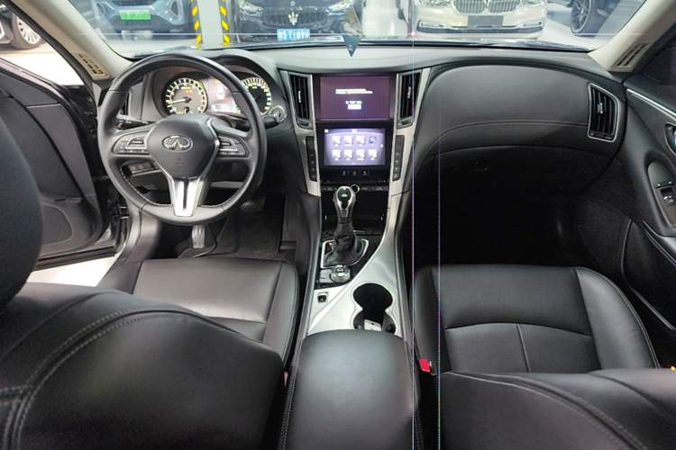 Used Infiniti Q50L 2018 2.0T Enjoyment Version China VI Standard Center Console