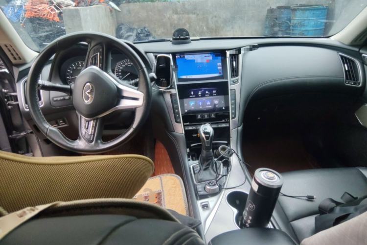Used Infiniti Q50L 2018 2.0T Enjoyment Version China VI Standard Center Console