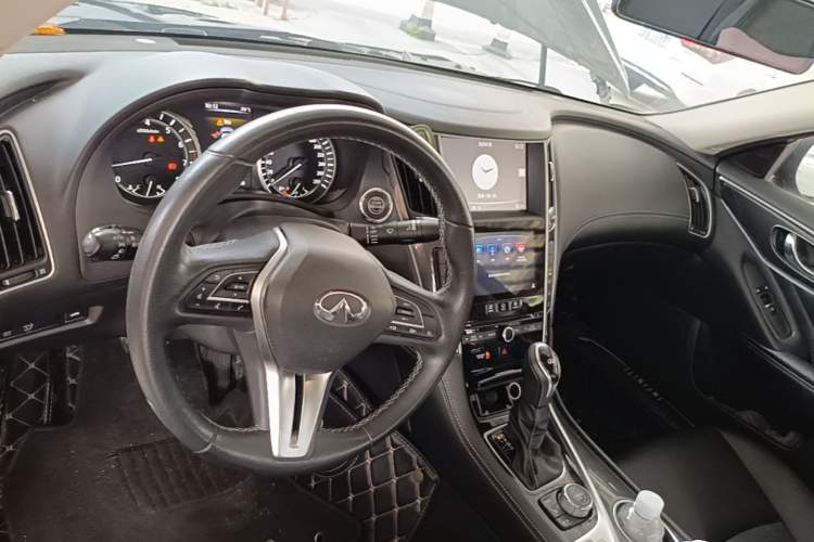 Used Infiniti Q50L 2018 2.0T Comfort Edition China VI Standard Center Console