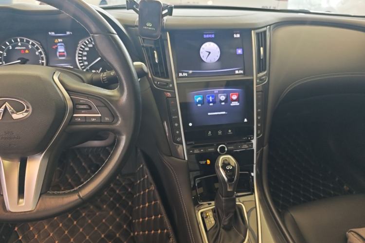 Used Infiniti Q50L 2018 2.0T Comfort Edition China VI Standard Center Console