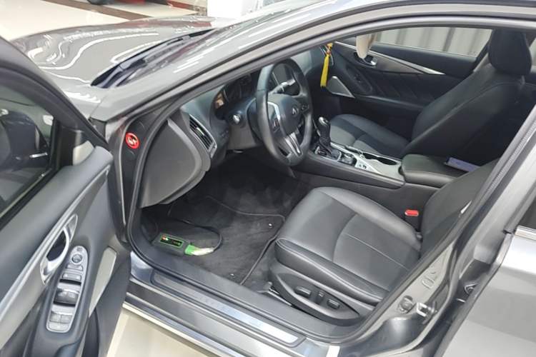 Used Infiniti Q50L 2018 2.0T Enjoyment Version China VI Standard Driver Seat